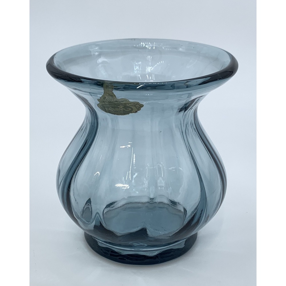Vintage Fenton Blue Vase, 4" tall, 1980s - Picture 6 of 7